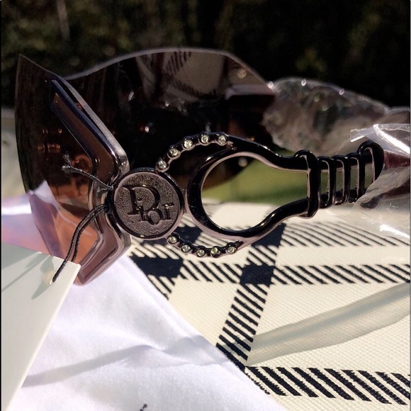 Glasses - Picture 2 of 3